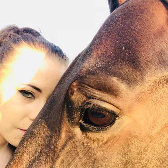 Meet your Posher, Alissa - Picture 2 of 4